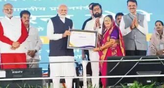 महाराष्ट्र में आयोजित लखपति दीदी सम्मेलन में शामिल हुए पीएम मोदी