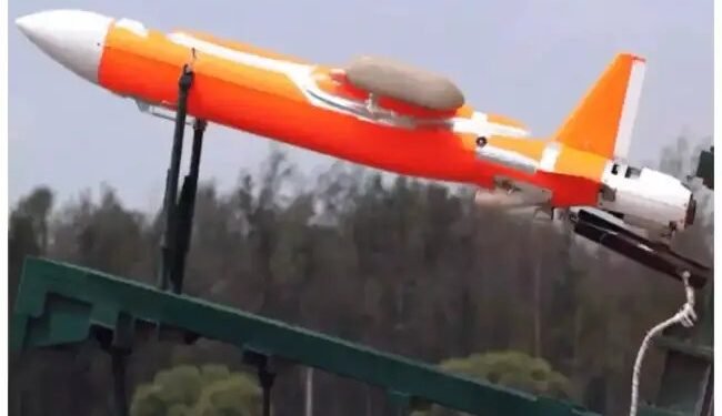 हाई स्पीड एक्सपेंडेबल एरियल टारगेट ‘अभ्यास’ नेसफलतापूर्वक विकासात्मक परीक्षण पूरे किए