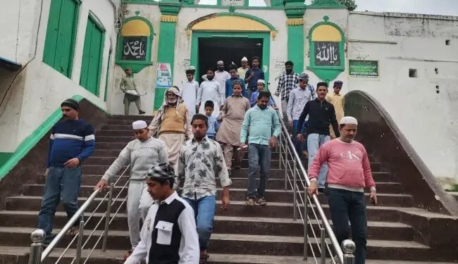 जुमे की नमाज के लिए नागपुर में मस्जिद के बाहर बढ़ाई गई सुरक्षा व्यवस्था