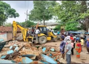 बिलासपुर मेलापारा चांटीडीह के 742 अवैध झोपड़ियों तोड़ने की कार्रवाई शुरु