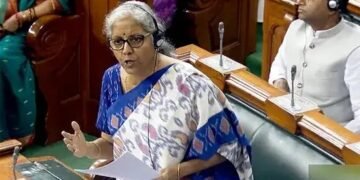 मोदी 3.0 का पहला बजट पेश कर रही वित्त मंत्री सीतारमण, जानें बड़े अपडेट