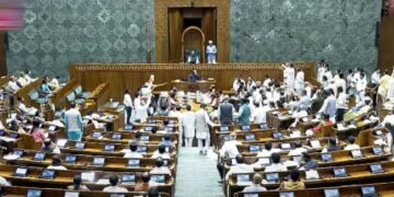 कल संसद में मोदी सरकार करेगी वक्फ बोर्ड बिल पेश, जानें क्या है तैयारियां