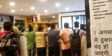 शराब की दुकान से परेशान होकर पांच साल का एलकेजी के बच्चे ने किया केस