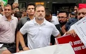 विपक्षी सांसदों का चुनाव आयोग के खिलाफ मार्च, पुलिस ने हिरासत में लिया