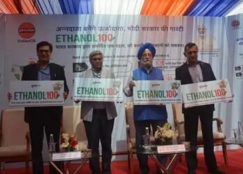 पेट्रोलियम मंत्री हरदीप एस पुरी ने इथेनॉल 100 ईंधन जारी किया