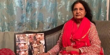 जानें कौन हैं कमर शेख, जो पिछले 35 सालों से PM MODI को रक्षाबंधन पर बांध रही राखी