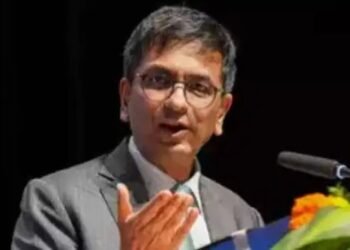 CJI चंद्रचूड़ ने कोर्ट में अनौपचारिक भाषा को लेकर वकील को फटकार लगाई