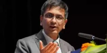 CJI चंद्रचूड़ ने कोर्ट में अनौपचारिक भाषा को लेकर वकील को फटकार लगाई