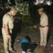 पुलिस पर गोली चलाकर भाग रहे बदमाश को पुलिस ने दौड़ाकर मारी गोली