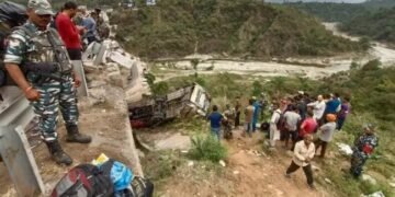 जशपुर की पहाड़ियों में दर्दनाक विमान हादसा, जंगल में गिरा चार्टर्ड प्लेन—आग और धुएं से दहला इलाका