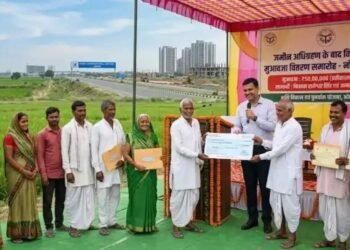 न्यू नोएडा के किसानों को बड़ी सौगात! जमीन की कीमत बढ़कर ₹4,300 प्रति वर्ग मीटर, अधिग्रहण में आएगी तेजी