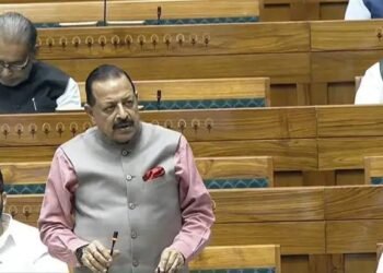 अंतरिक्ष स्टार्टअप्स को मिलेगा बड़ा सहारा: FY27 से शुरू होगा ₹1,005 करोड़ का वेंचर फंड निवेश  नई दिल्ली। भारत के उभरते अंतरिक्ष क्षेत्र को नई ऊंचाइयों