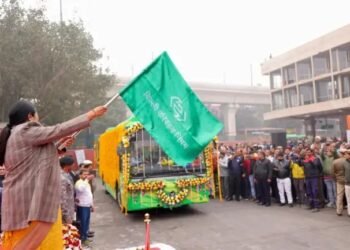 दिल्ली को मिली 200 नई ई-बसों की सौगात, प्रदूषण पर वार- सफर होगा अब ज्यादा साफ और आरामदायक