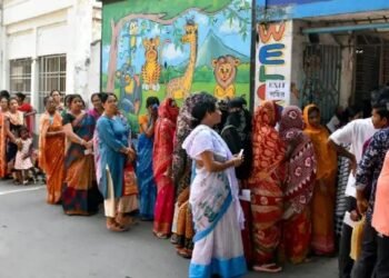 बंगाल में लोकतंत्र का महापर्व: पहले चरण में रिकॉर्ड वोटिंग, जनता ने दिखाया जबरदस्त उत्साह