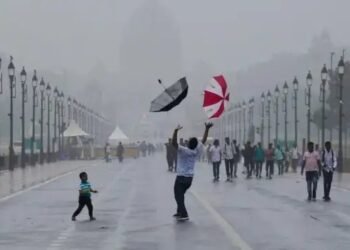दिल्ली-NCR में बदला मौसम का मिजाज: तेज हवाओं और बारिश से मिली राहत, IMD का अलर्ट जारी