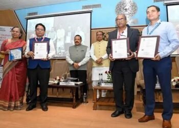 पराली से सड़क तक: सीएसआईआर की स्वदेशी बायो-बिटुमेन तकनीक से किसानों की आय, पर्यावरण और आत्मनिर्भर भारत को नई ताकत