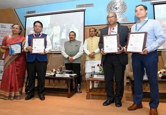 पराली से सड़क तक: सीएसआईआर की स्वदेशी बायो-बिटुमेन तकनीक से किसानों की आय, पर्यावरण और आत्मनिर्भर भारत को नई ताकत