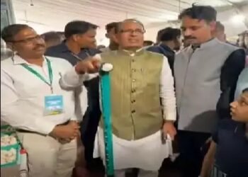 किसानों के लिए ‘किसान मित्र छड़ी’ बनी सुरक्षा कवच, केंद्रीय कृषि मंत्री ने की लॉन्च