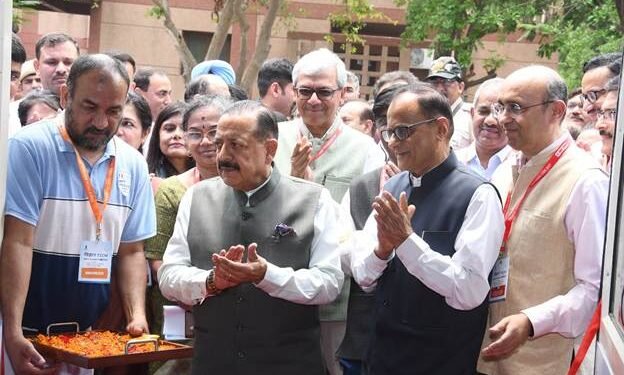राष्ट्रीय प्रौद्योगिकी दिवस पर आईसीएमआर की बड़ी उपलब्धि, तीन स्वदेशी चिकित्सा तकनीकें उद्योग को सौंपी गईं