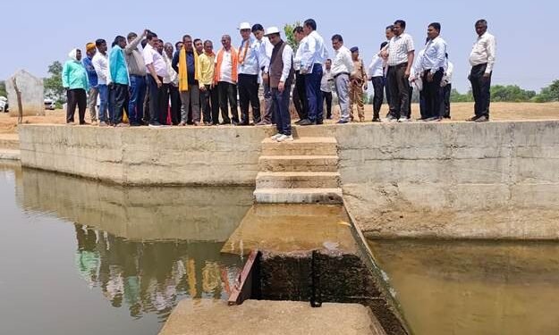 धमतारी में वाटरशेड विकास परियोजनाओं की समीक्षा, किसानों की आय बढ़ाने पर फोकस