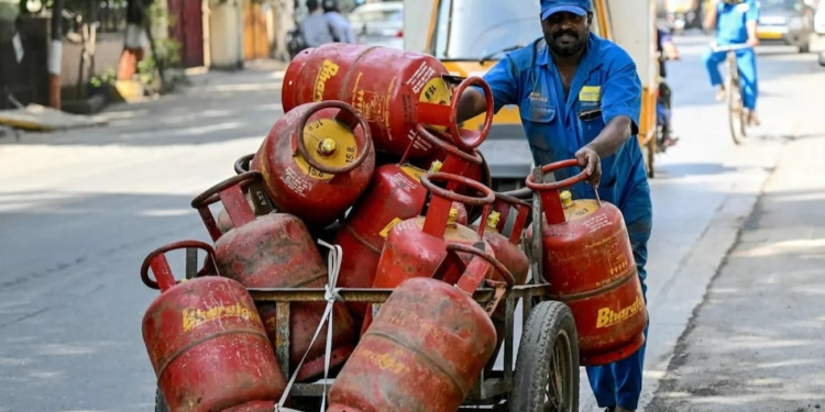 अब LPG पर सख्ती! डबल कनेक्शन बंद, OTP से मिलेगी डिलीवरी—आज से लागू हुए 3 बड़े नियम