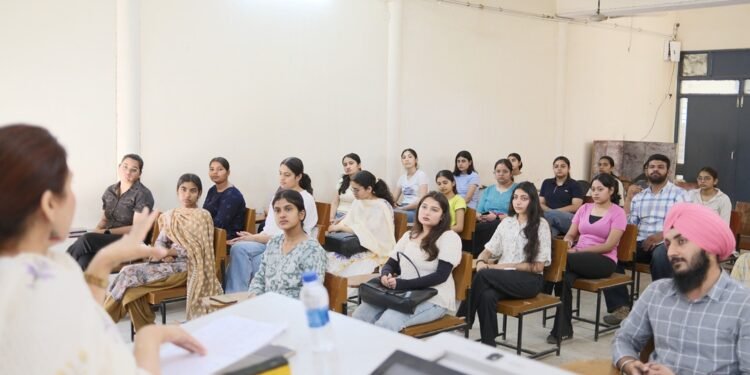 राष्ट्र निर्माण में युवाओं की भूमिका पर पीएयू में व्याख्यान आयोजित, एनएसएस स्वयंसेवकों को अधिकारों और कर्तव्यों के प्रति किया जागरूक