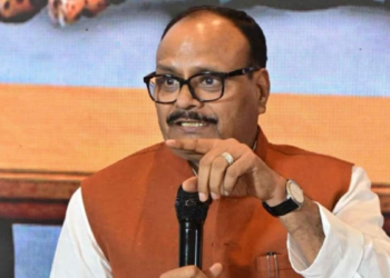 स्वास्थ्य विभाग में बड़ा एक्शन: डिप्टी सीएम ब्रजेश पाठक सख्त, 5 चिकित्साधिकारी बर्खास्त, 16 पर जांच