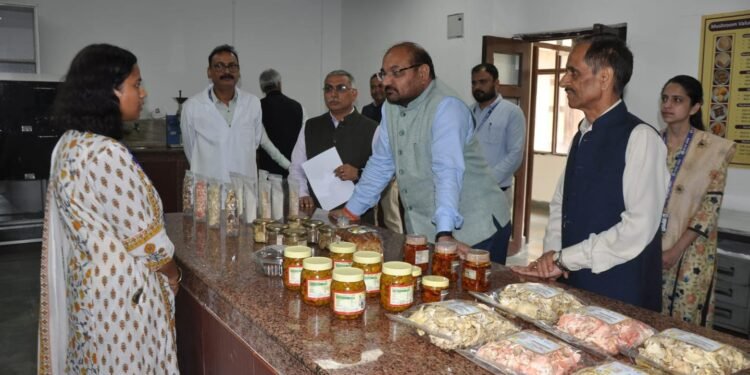विज्ञान को नेतृत्व करने से पहले खेत की आवाज सुननी होगी : डॉ. एम. एल. जाट