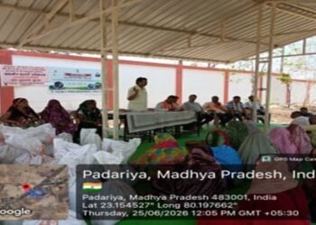 ICAR-DWR जबलपुर ने किसान फर्स्ट कार्यक्रम के तहत चलाया ‘खेत बचाओ अभियान’, किसानों को दी जलवायु-स्मार्ट खेती की ट्रेनिंग और वितरित किए उन्नत बीज