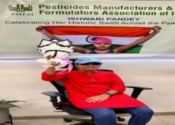 दुनिया की पहली दृष्टिबाधित तैराक ईश्वरी पांडे पीएमएफएआई द्वारा सम्मानित