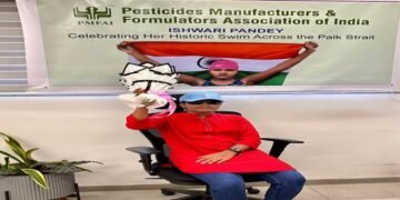 दुनिया की पहली दृष्टिबाधित तैराक ईश्वरी पांडे पीएमएफएआई द्वारा सम्मानित