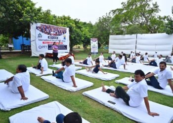 रसायन एवं पेट्रोकेमिकल विभाग ने उत्साहपूर्वक मनाया 12वां अंतर्राष्ट्रीय योग दिवस, देशभर में आयोजित हुए योग सत्र
