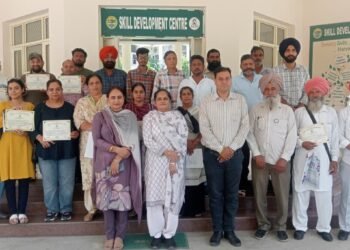 किसानों को स्वरोजगार के गुर सिखाए, फलों से प्राकृतिक सिरका और कम अल्कोहल युक्त कार्बोनेटेड पेय बनाने का प्रशिक्षण दिया गया