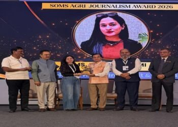 Fiza Kazmi During Award SOMS