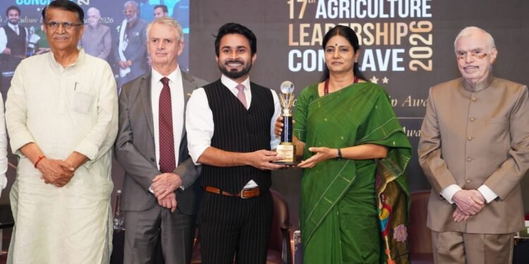 Outstanding Professional Award 2026: चंद्रपुर के आदिवासी छात्र अक्षय खोब्रागडे को राष्ट्रीय सम्मान