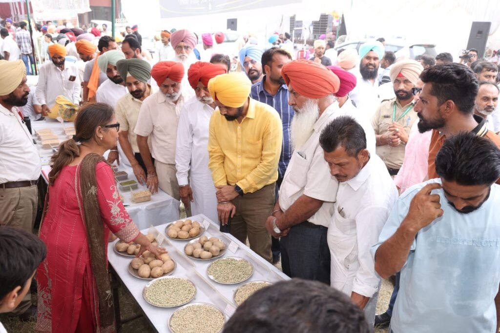 PAU के बठिंडा किसान मेले में वैज्ञानिक खेती और बढ़ी आमदनी का संदेश, किसानों को उन्नत तकनीकों को अपनाने पर जोर