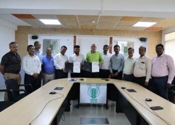 Hands will now be protected while harvesting cotton! ICAR-CIRCOT has developed special gloves that will benefit farmers and laborers.