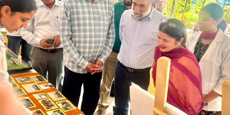 खेती से कारोबार की ओर: PAU के विद्यार्थियों ने ग्रामीण युवाओं को एग्रीबिजनेस और उद्यमिता के लिए किया प्रेरित